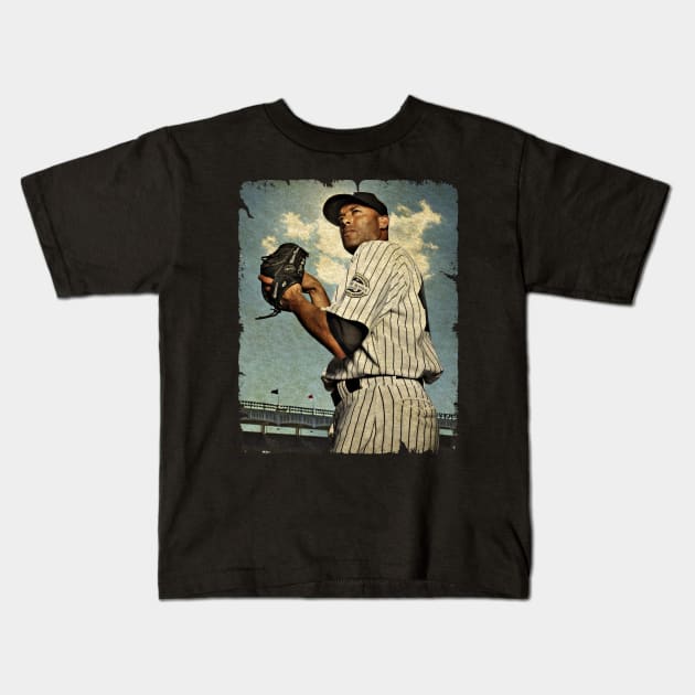 Mariano Rivera in New York Yankees Kids T-Shirt by PESTA PORA